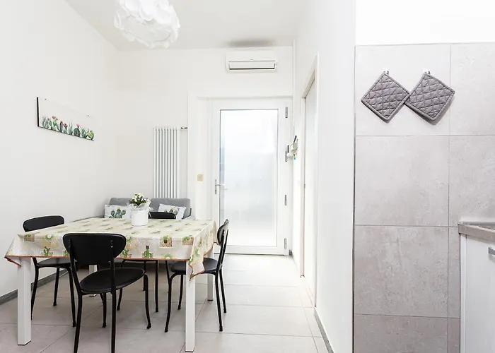 Nicola House Apartment *