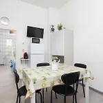 Lägenhet Nicola House *