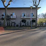 Nicola House Lägenhet *