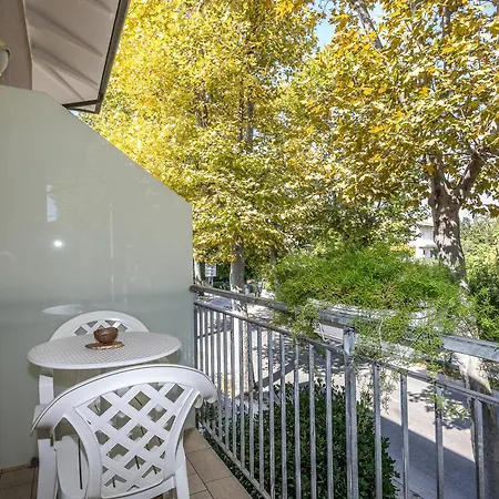 Nicola House * קרביה