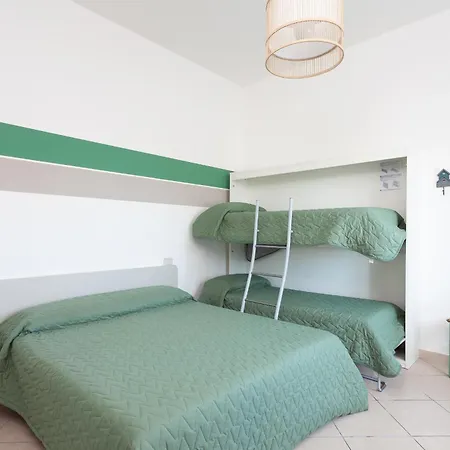Nicola House קרביה